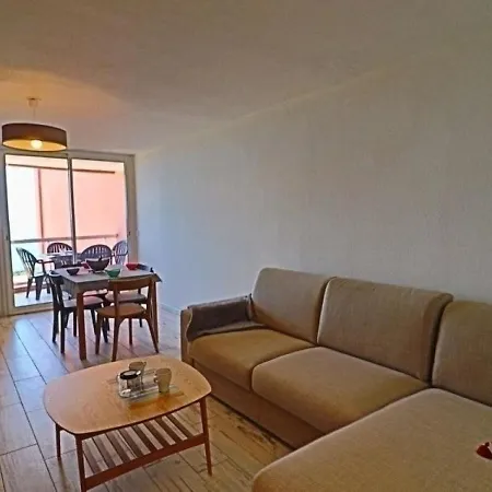 - 4 Pers, 52 M2, 2/1 Lejlighed *